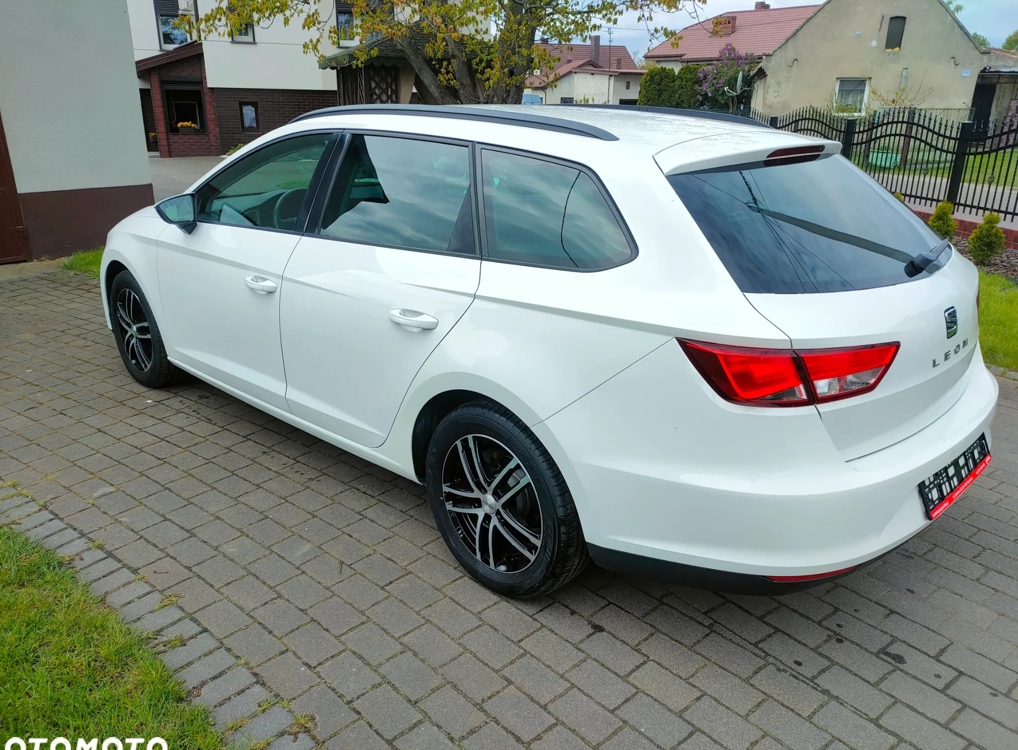 Seat Leon cena 36900 przebieg: 158000, rok produkcji 2014 z Sanok małe 352